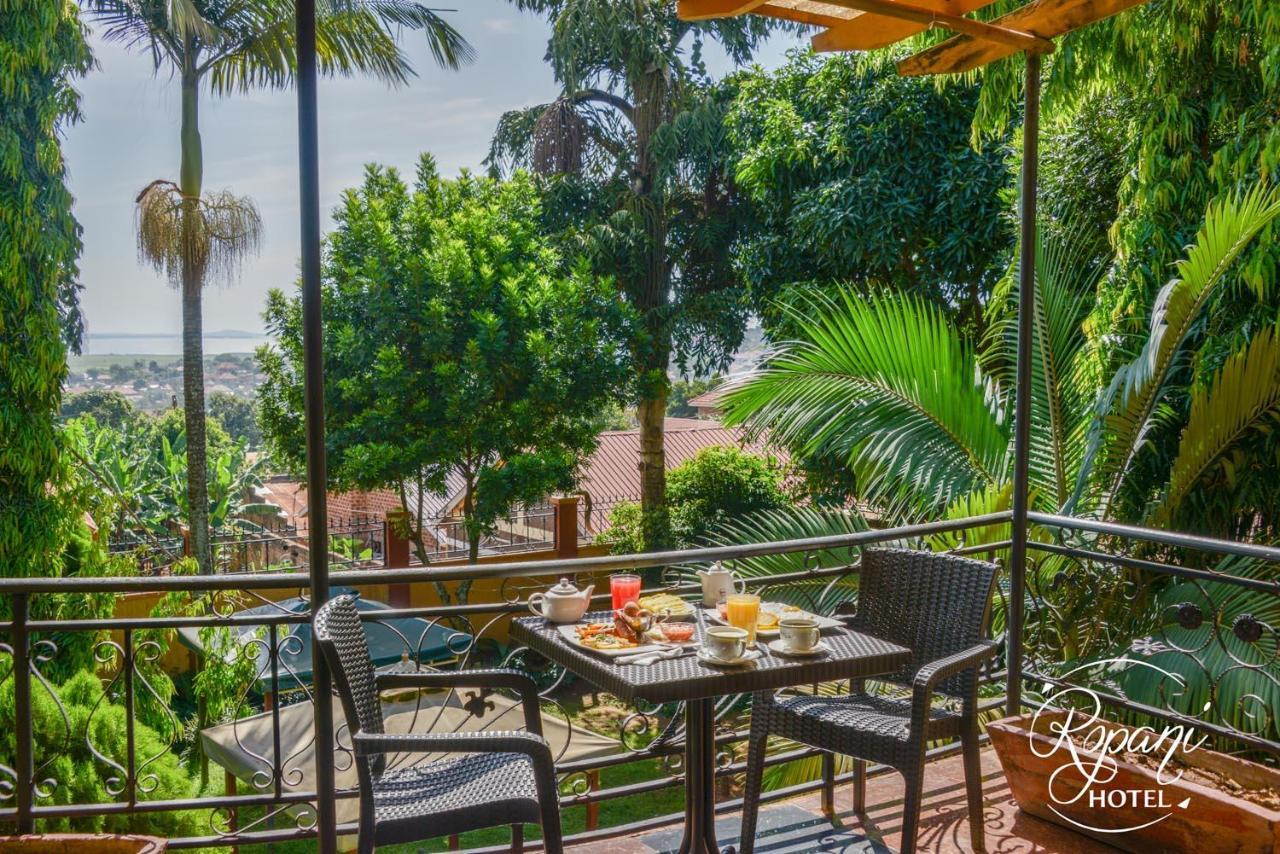 Ropani Hotel Kitende Exterior foto